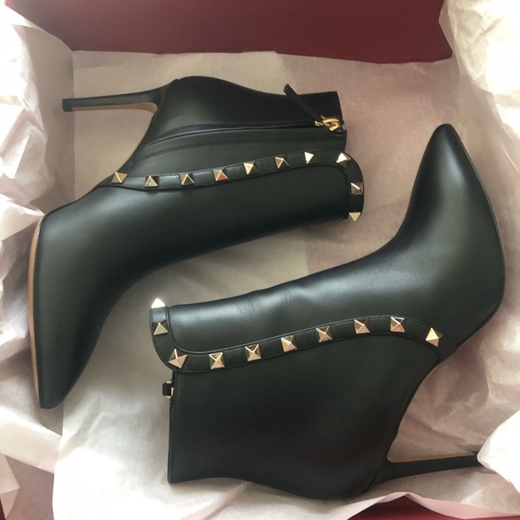 NIB $1245 Valentino Garavani Rockstud Pointy Toe Leather Bootie - 6US / 36EU! - Picture 11 of 15
